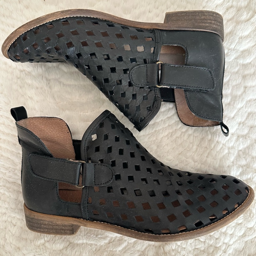 Muse & Cloud Calia Genuine Leather Cutout Ankle Boots